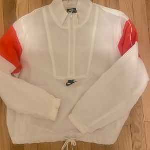 Nike windbreaker size small.